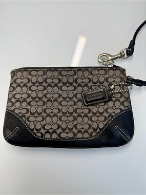 Vintage Y2K Coach Soho Signature Canvas Jacquard Top-Zip Wristlet